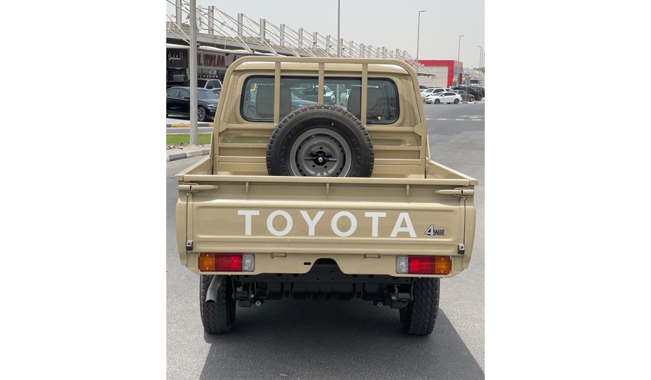 Toyota Land Cruiser Pick Up TOYOTA LAND CRUISER PICK UP DIESEL 4.2L V6 GCC WITH DIFFLOOK AND POWER WINDOWS