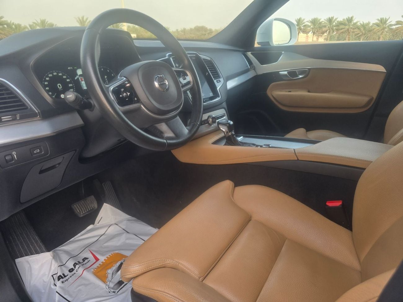 فولفو XC 90 MOMENTUM