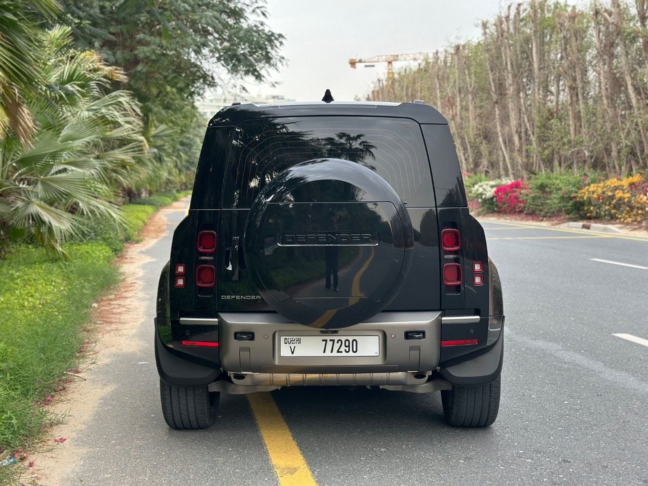 Land Rover Defender P400 110 X-Dynamic HSE 3.0L (5 Seater) | 2025 | GCC Specs | V6 400 HP | Perfect Condition | Full Ser