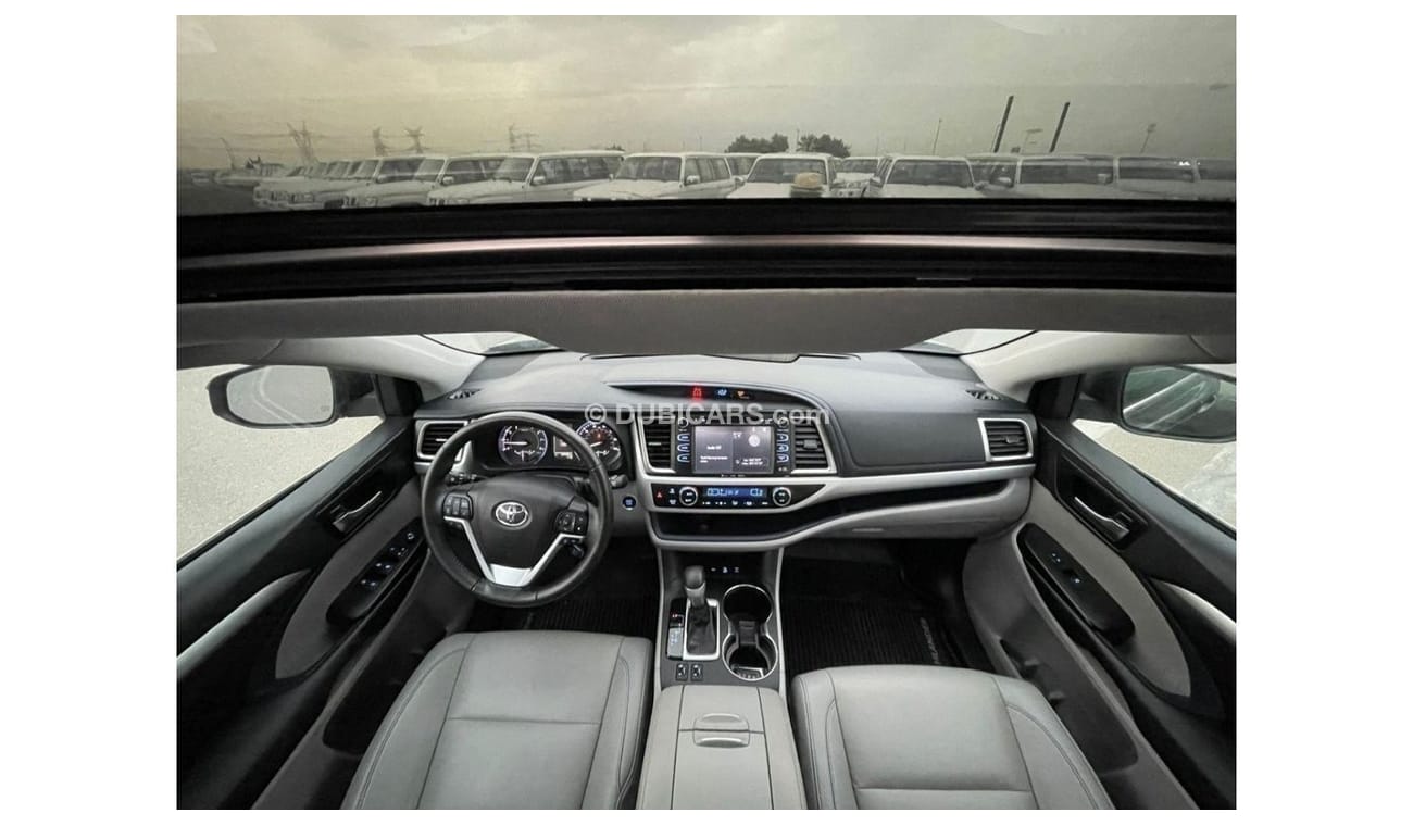 تويوتا هايلاندر 2019 Toyota Highlander XLE AWD 4X4 3.5L V6 - FULL OPTION  - UAE PASS