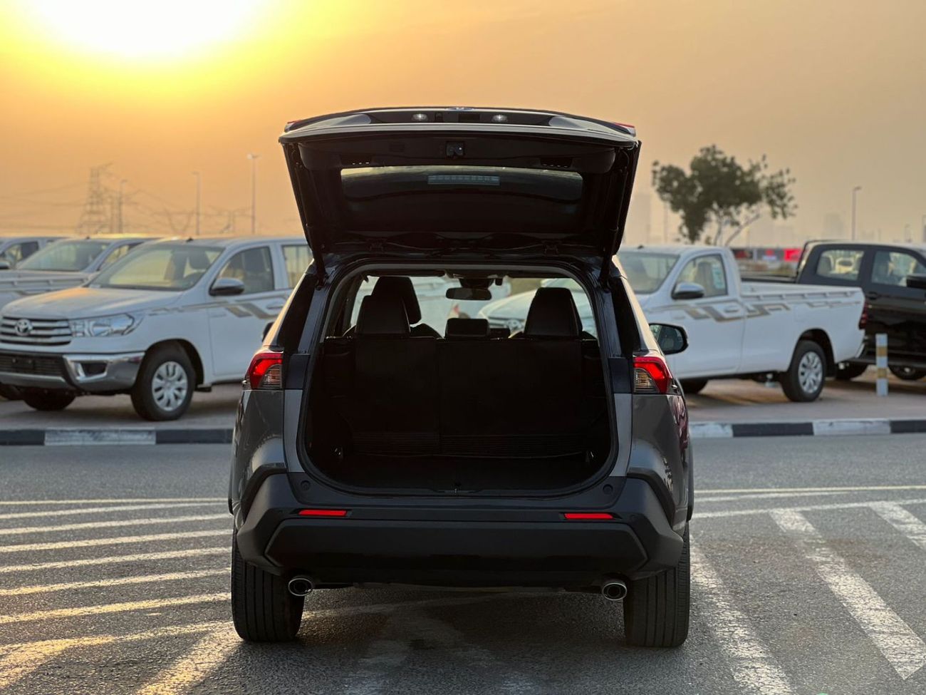 Toyota RAV4 2023 Toyota RAV4 XLE Premium Full Option - 2.5 V4 - Big Screen & Radar Sensor - Trunk Auto Push Star