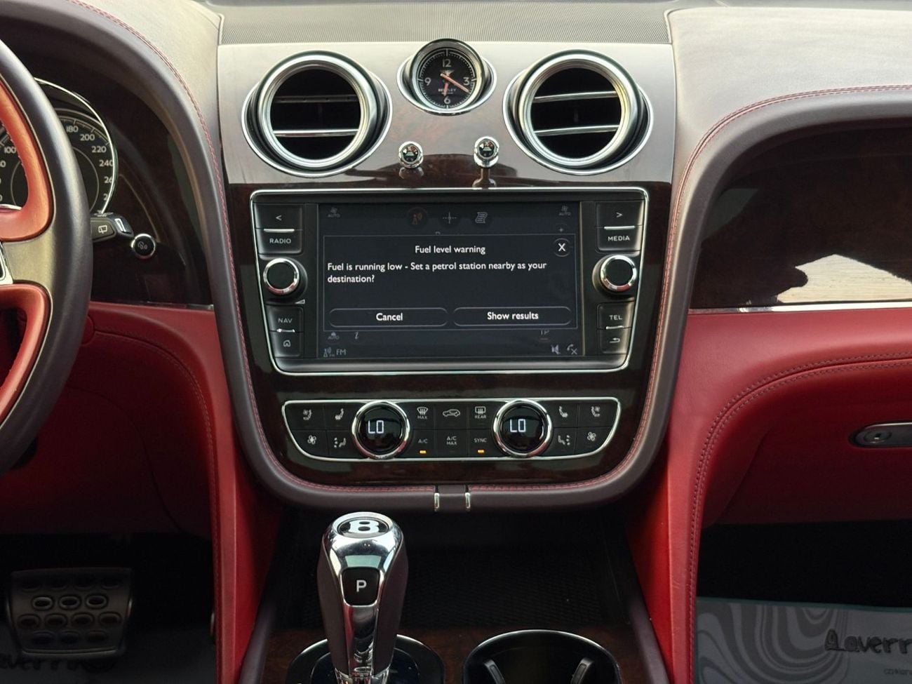 بنتلي بينتايجا AED 3,990 P.M | 0% DOWN PAYMENT | BENTLEY BENTAYGA | 6.0L W12 | 2017 | GCC SPECS