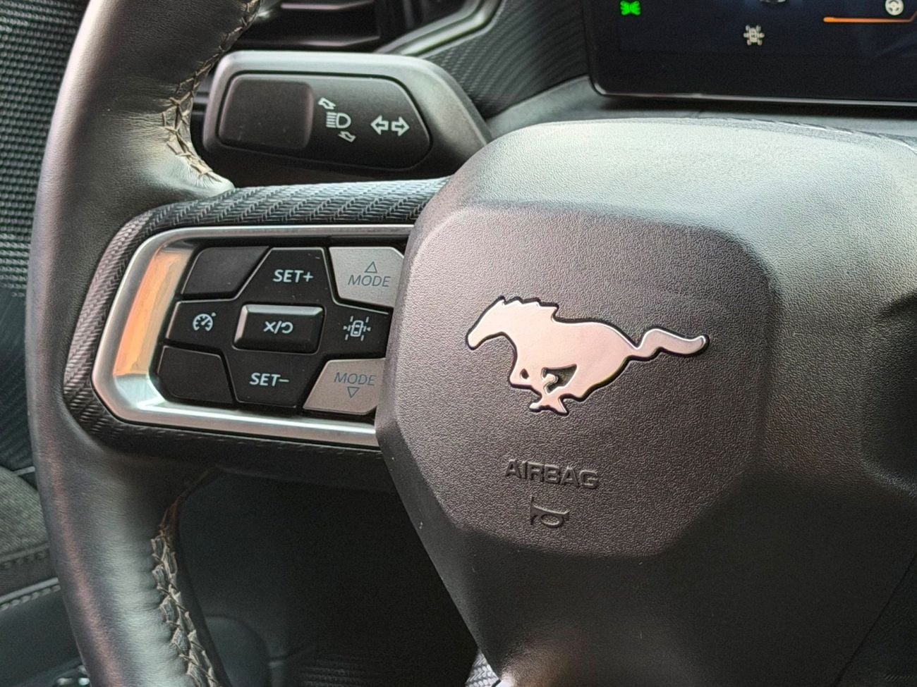 Ford Mustang PREMIUM ECO BOOST / LOW MILEAGE/BIG SCREEN / RADAR/LANE DEPARTURE/BLIND SPOTS/ IN PERFECT CONDITION