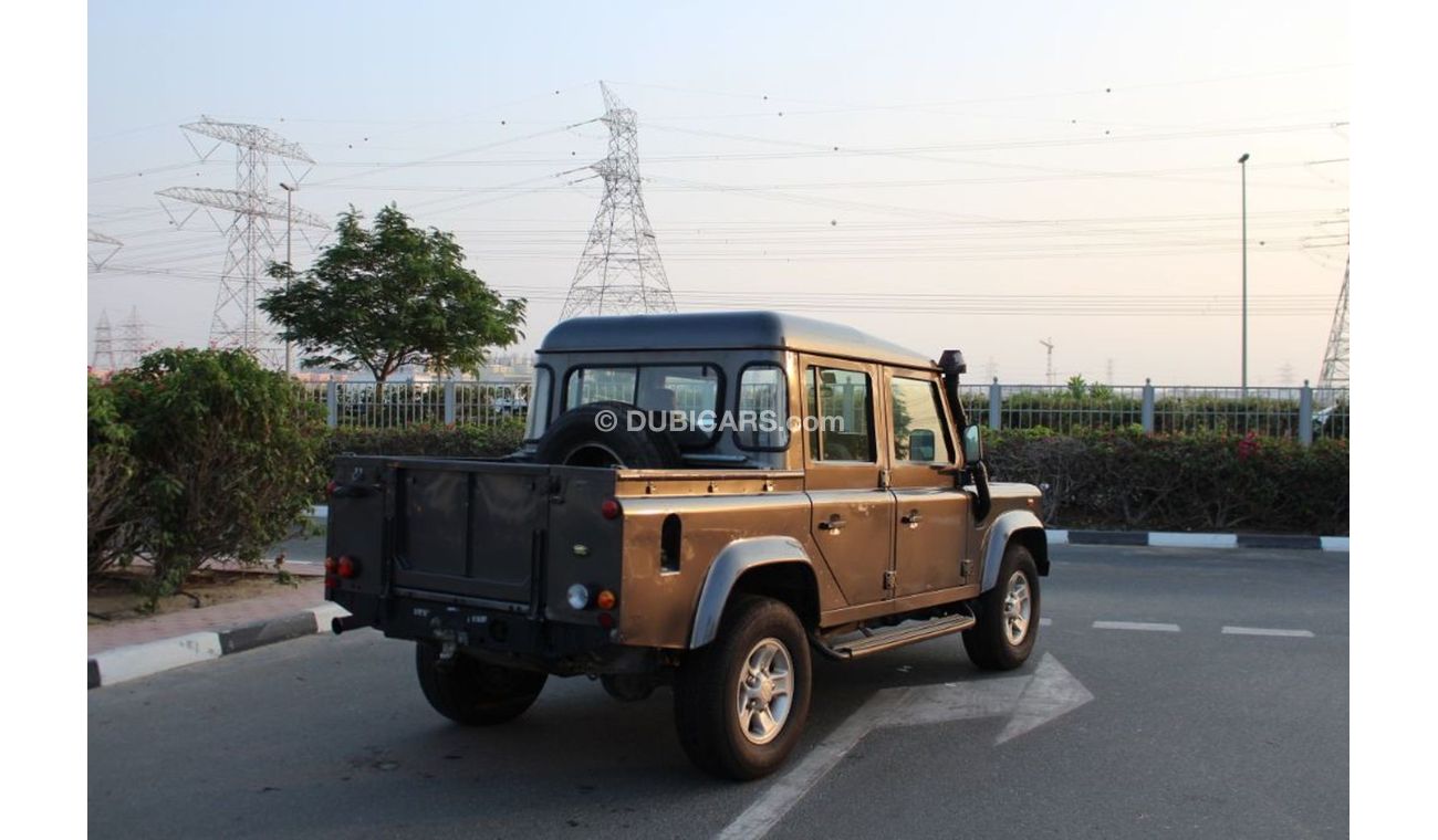Used Land Rover Defender 2004 for sale in Dubai - 373982