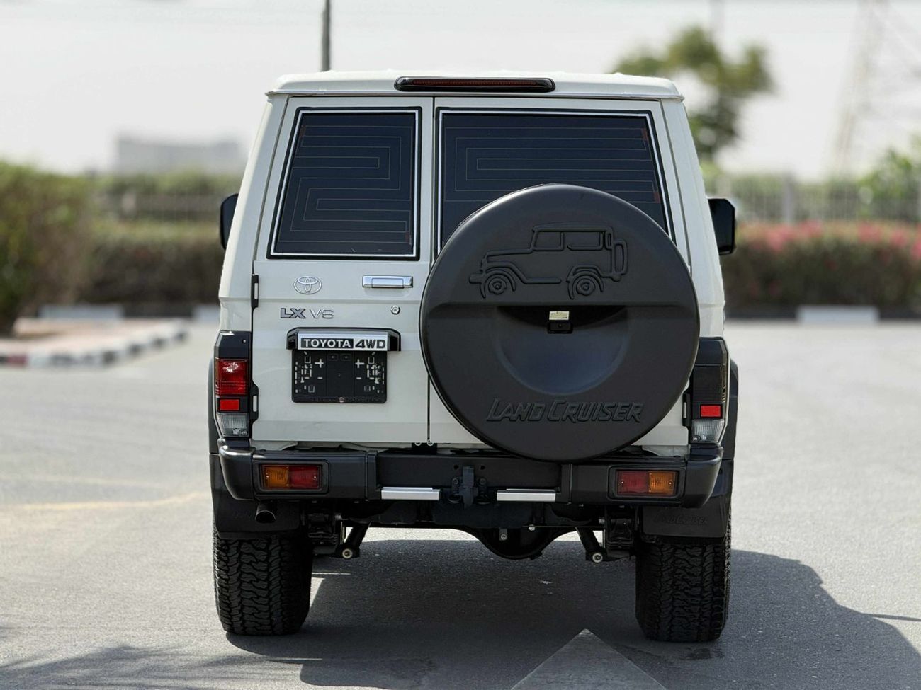 تويوتا لاند كروزر 70 GCC SPEC NEAT AND CLEAN VERY LESS KM