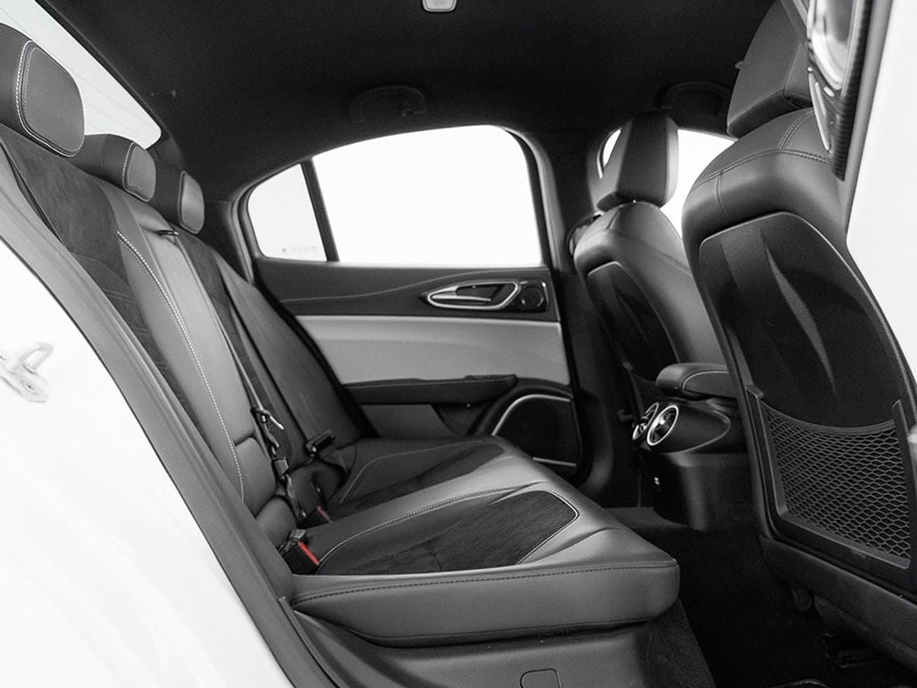 ألفا روميو جوليا Quadrifoglio 2.9L (505 HP)