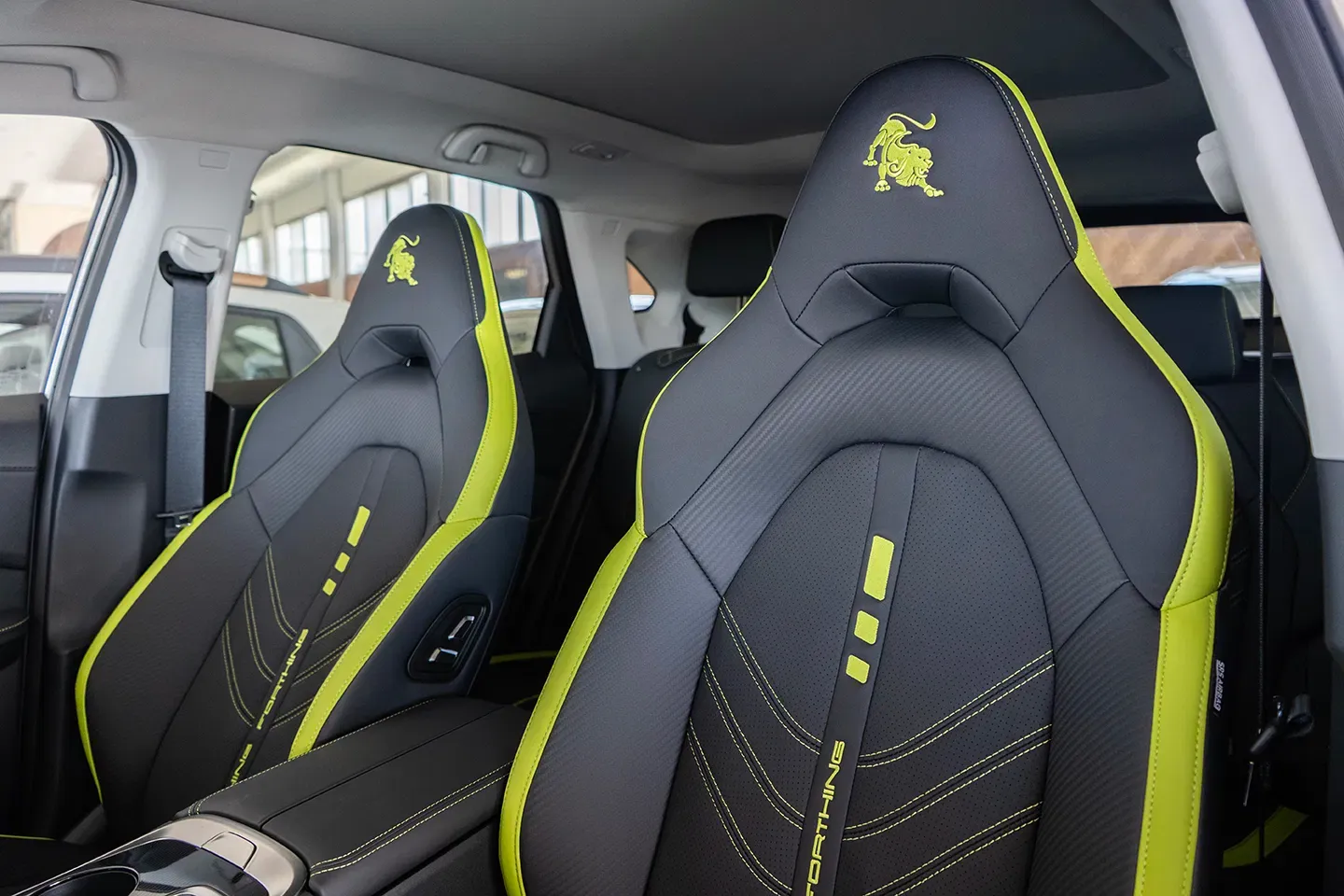 Forthing T5 HEV interior - Seats