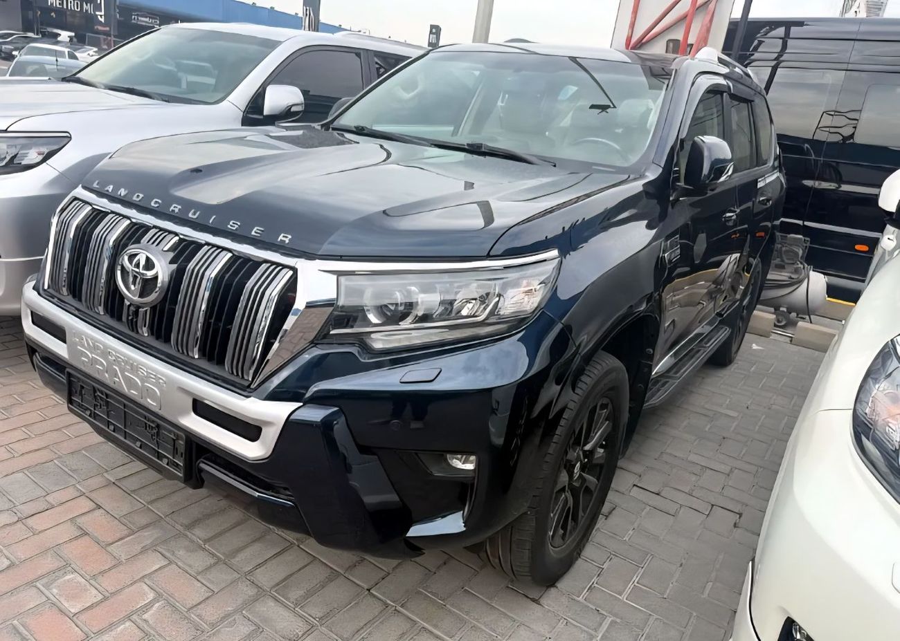 تويوتا برادو LHD VXR (Top of the Option) 4.0L V6 1GR Petrol engine Automatic Gear 4WD 7 Seats 5 Door