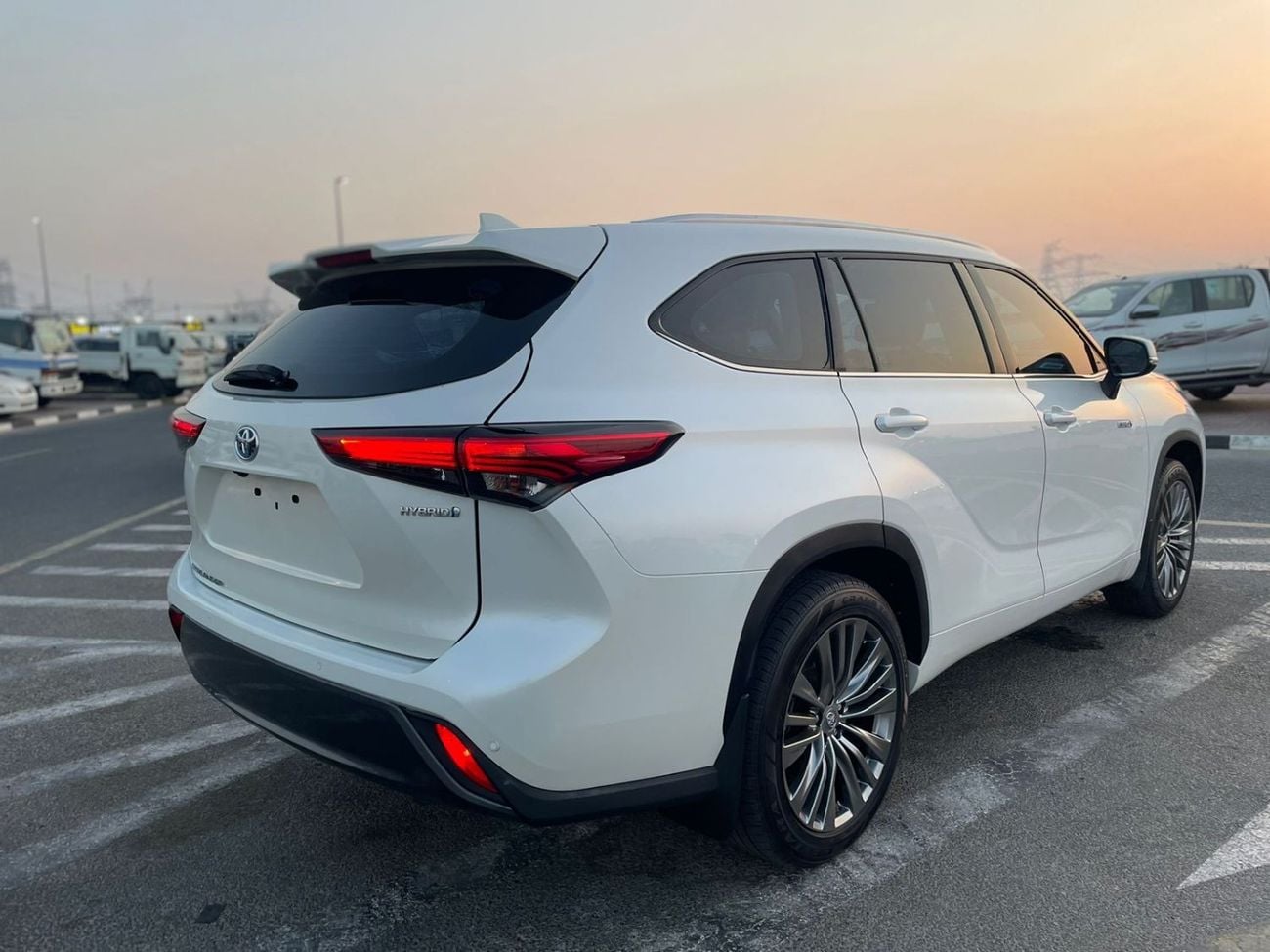 Toyota Highlander VXR 2020 Toyota Highlander Platinum VX.R Gcc Specs - Hybrid 2.5L V4 - Al Futtaim Serviced - HUD 360*
