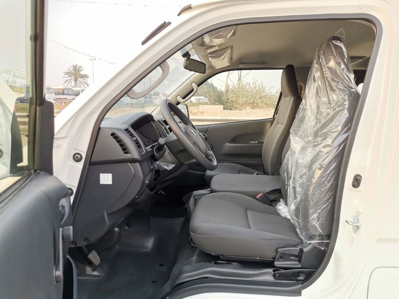 Toyota Hiace STANDARD ROOF / M/T / 2.5L DIESEL / 15 SEATER / EXPORT ONLY ANGOLA (CODE # HD25ST15)