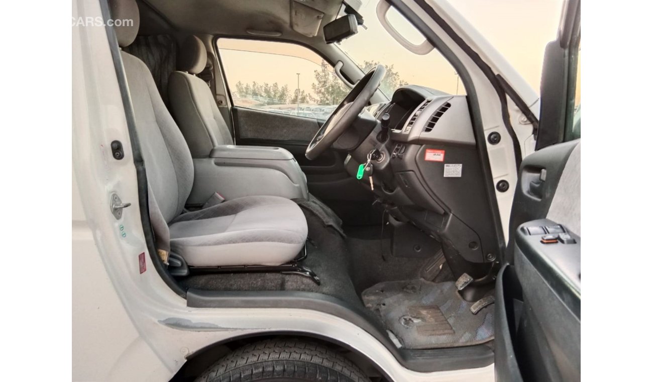Toyota Hiace TOYOTA HIACE VAN RIGHT HAND DRIVE (PM1197)