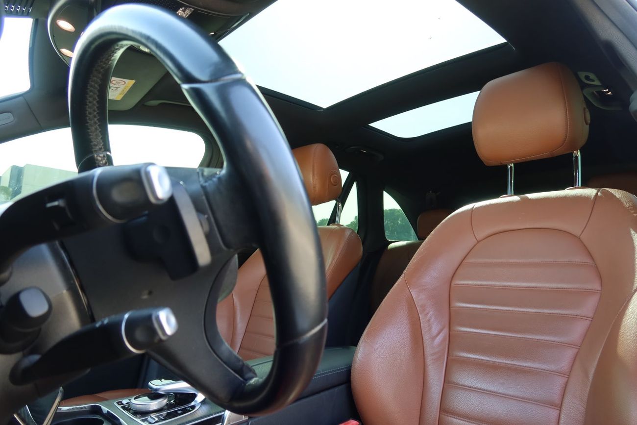 مرسيدس بنز GLC 250 4MATIC 2.0L