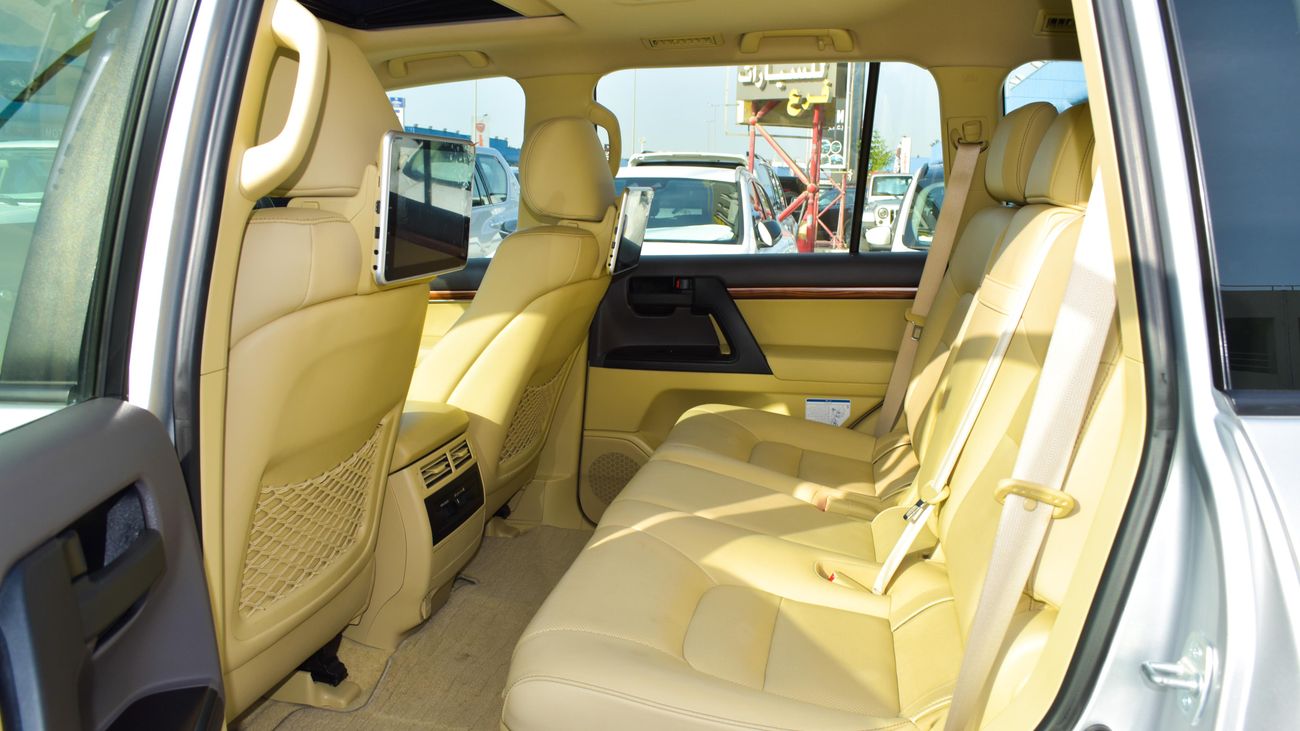 Toyota Land Cruiser GXR V8