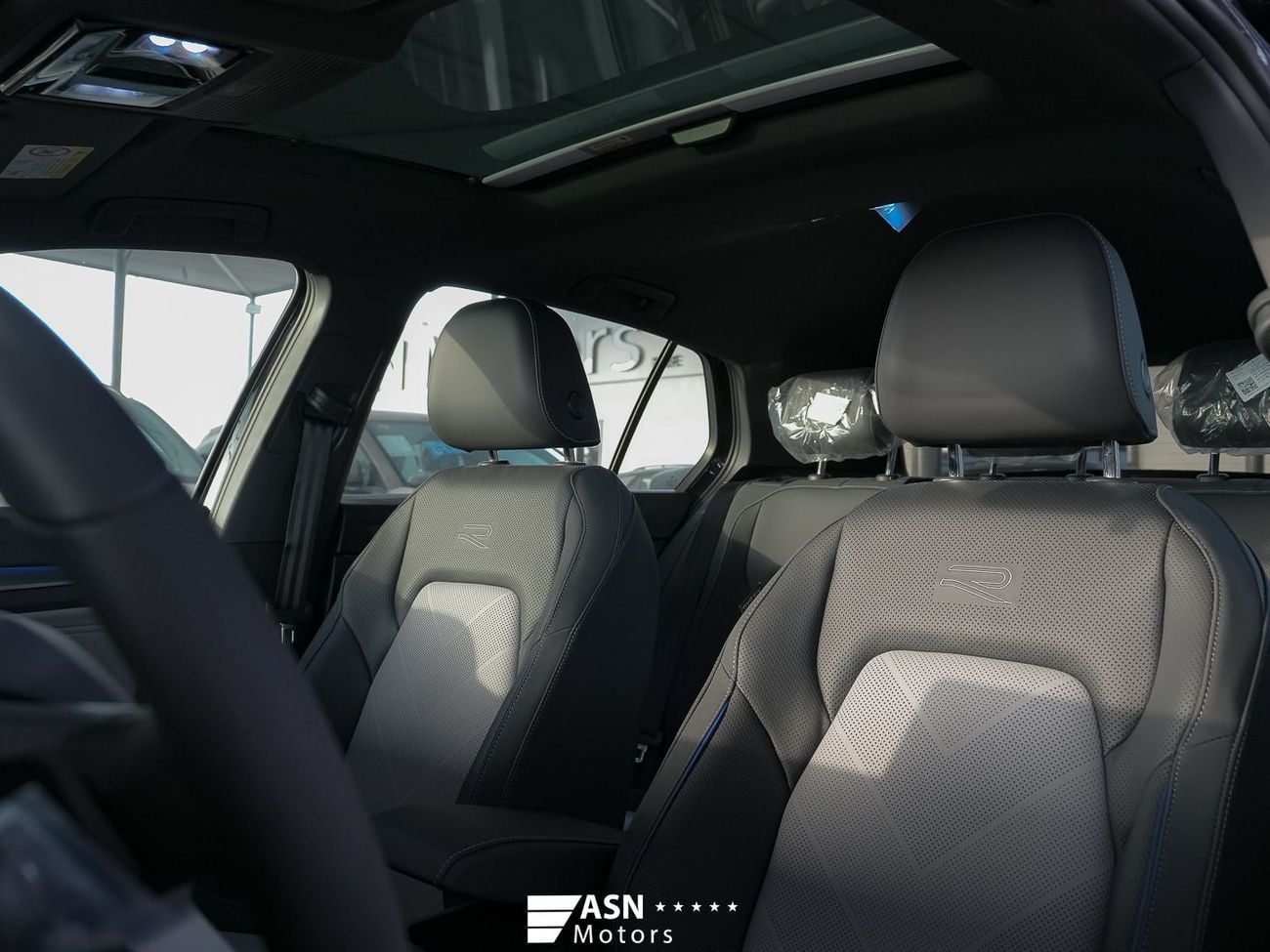 فولكس واجن جولف  Black Package Full Edition 2025 (Clearance Price)