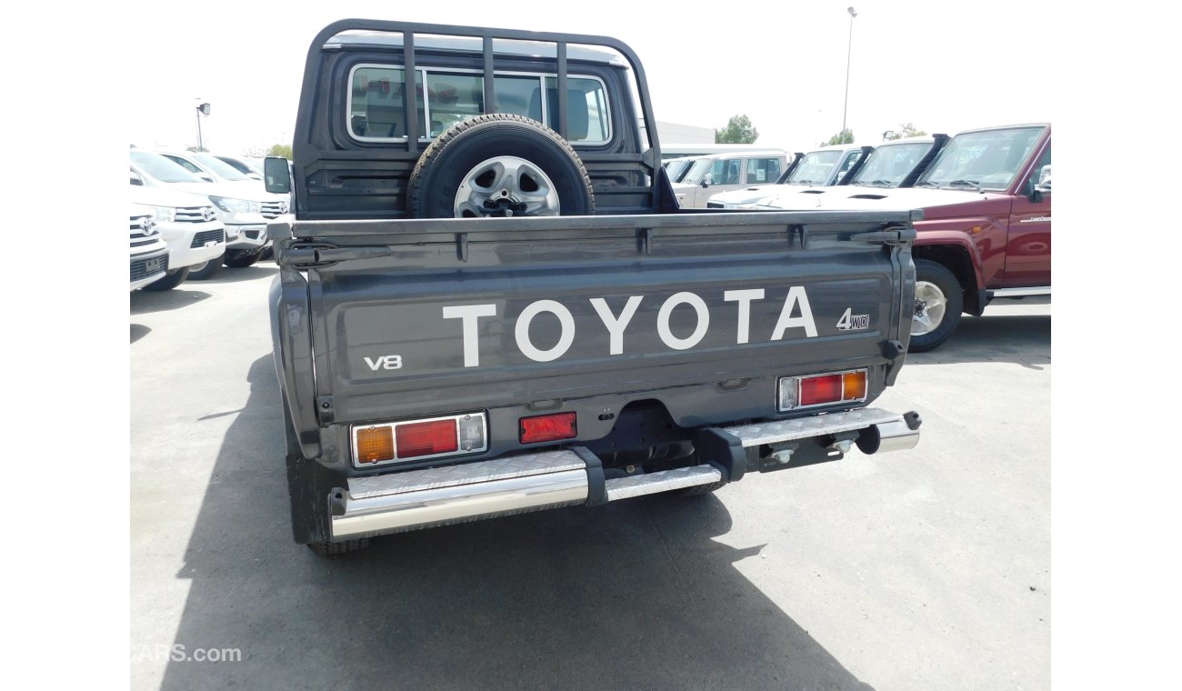 تويوتا لاند كروزر بيك آب 79 Double Cab Pickup LX V8 4.5L TD 5 Seat 4WD M/T