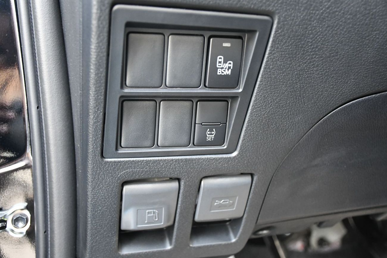 Toyota Hilux 2.7L V4 SR5 BSM Push Start full option ( Ready Stock )