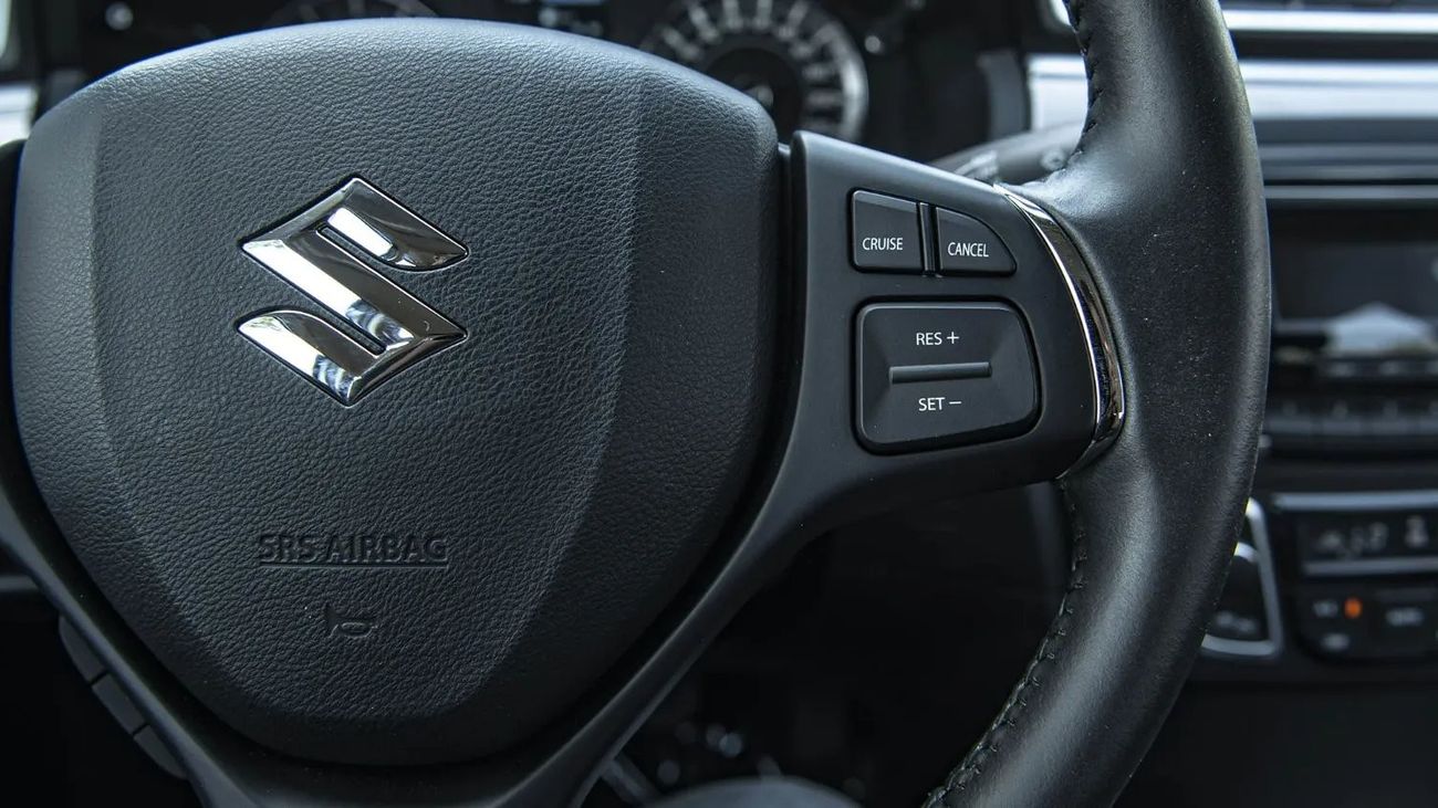 Suzuki Ciaz ALLOY RIMS, PUSH START + REAR VIEW CAMERA, SMALL DISPLAY IN CETRE VIEW MIRROR, CRUISE CONTROL