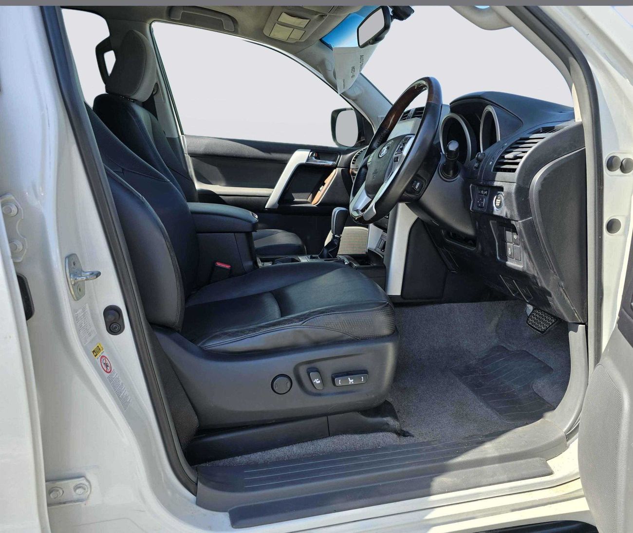 Toyota Prado 4x4 Diesel 2.8L Right hand Drive (Export Only)