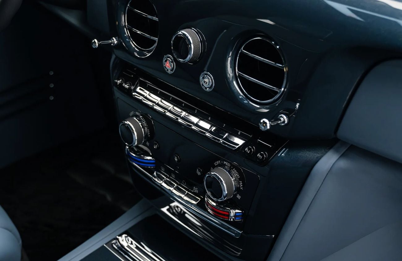 Rolls Royce Phantom 6.75L V-12 Twin-Turbocharged Engine