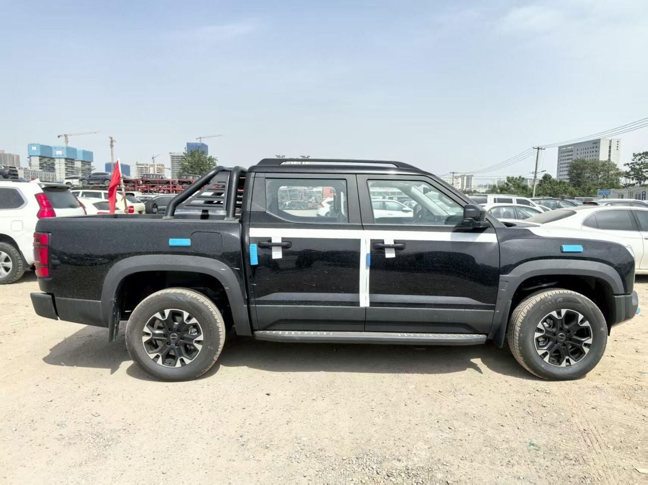 بي واي دي شارك 6 4WD Both left-hand drive and right-hand drive are available