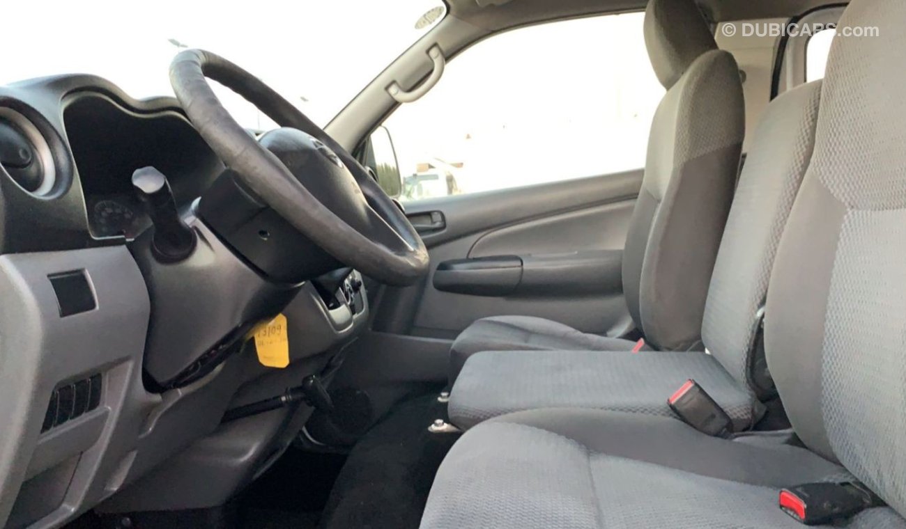 نيسان أورفان لوحة فان Std لوحة فان Std لوحة فان Std Nissan Urvan 2015 6 Seats Van Ref#14-22