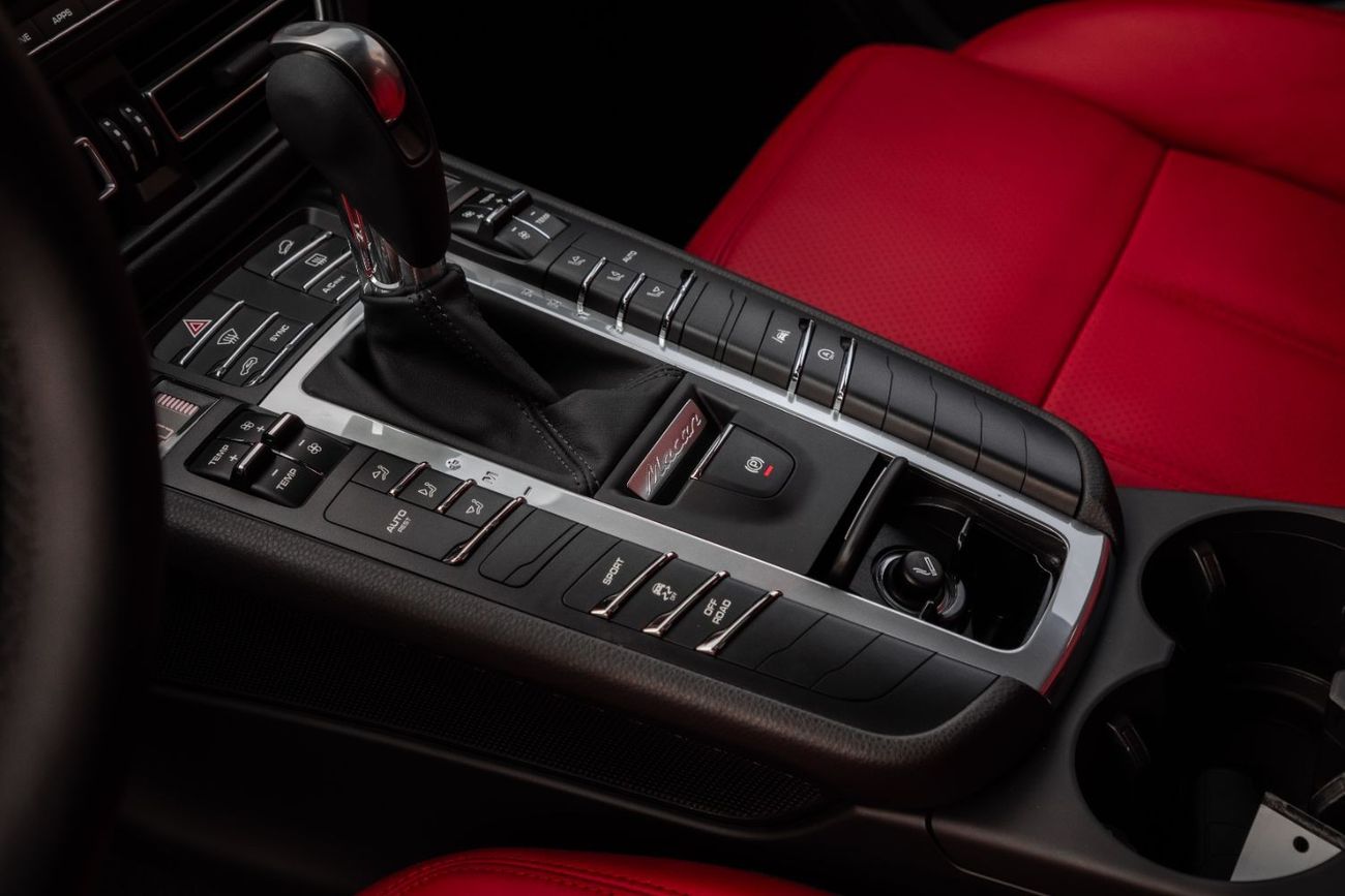 Porsche Macan std | 4,602 P.M  | 0% Downpayment | Agency Service History!