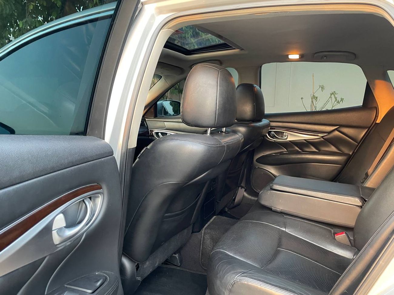 Infiniti Q70 Luxury 3.7L