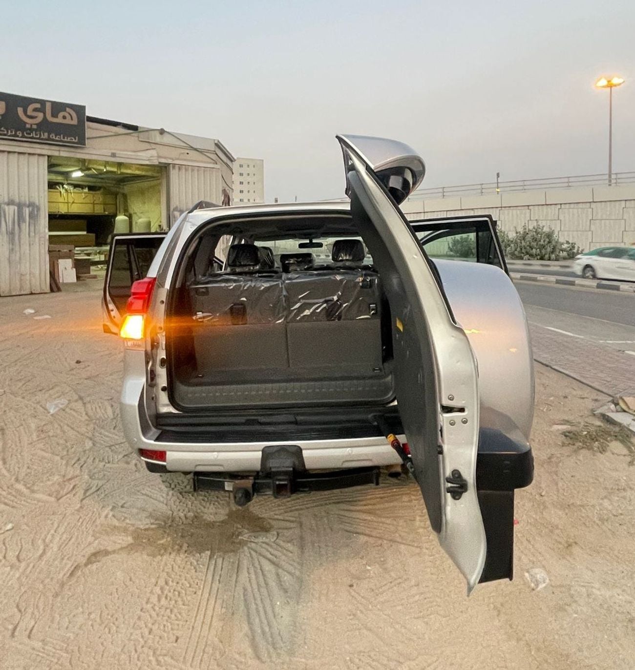 Toyota Prado TOYOTA LANDCRUISER PRADO 2013 SILVER 4WD AT DIESEL = RIGHT HAND