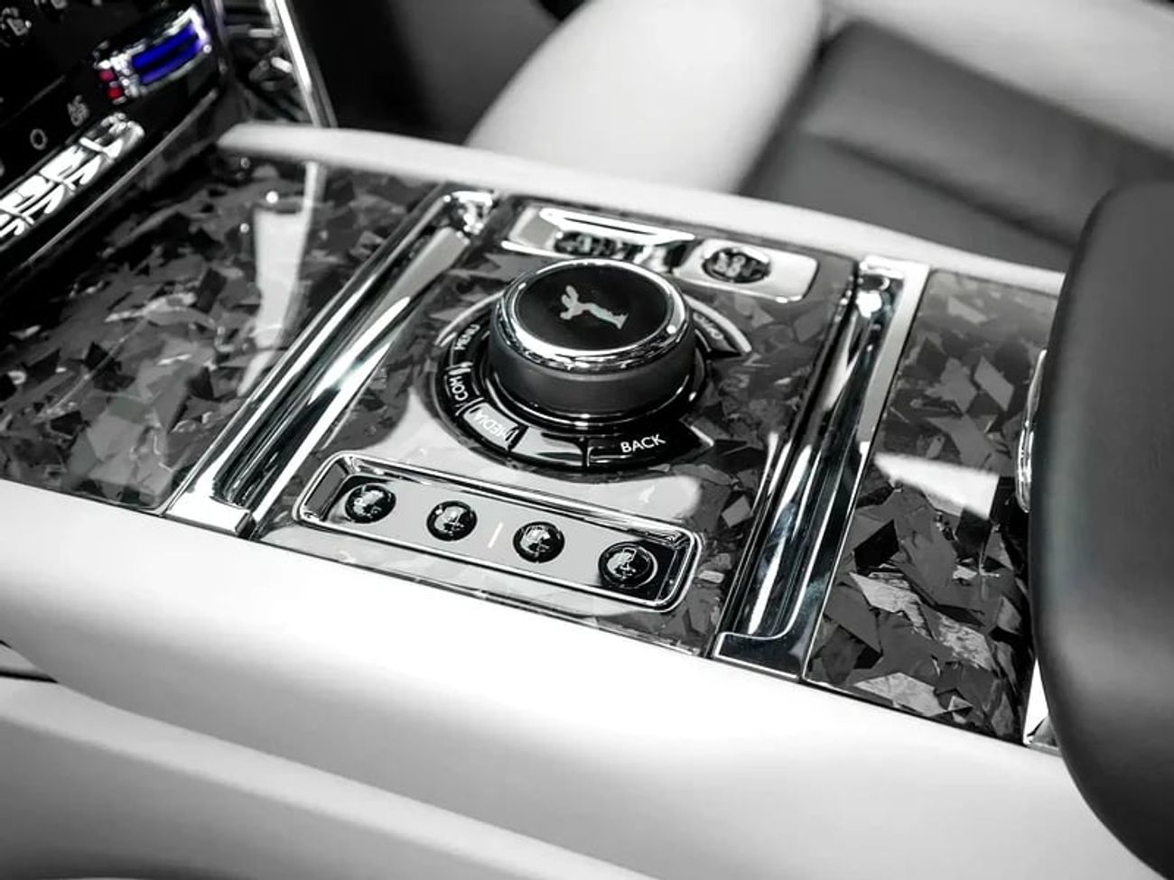 رولز رويس كولينان Cullinan with Mansory Kit