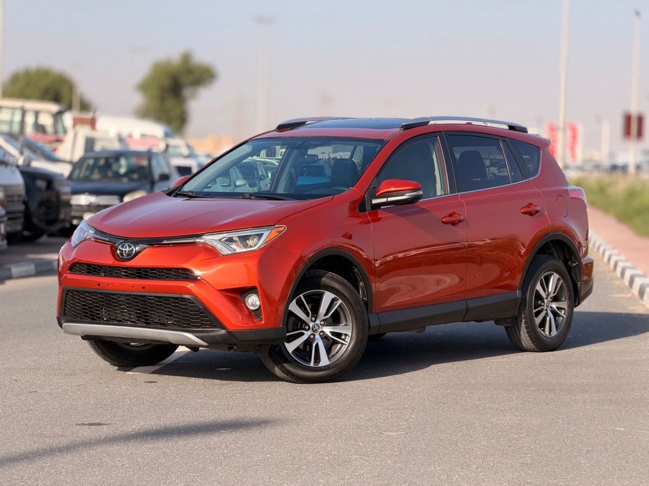 تويوتا راف ٤ XLE 2.5L sunroof, leather seats full option