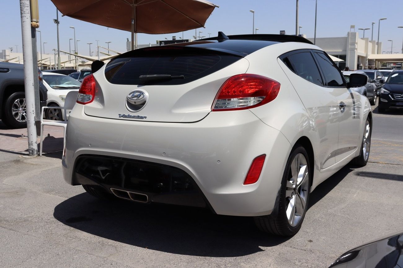 هيونداي فيلوستر GLS 1.6L Hyundai Veloster GLS Top 1.6L / 2016 / GCC / Free Accident Clean/ Original paint