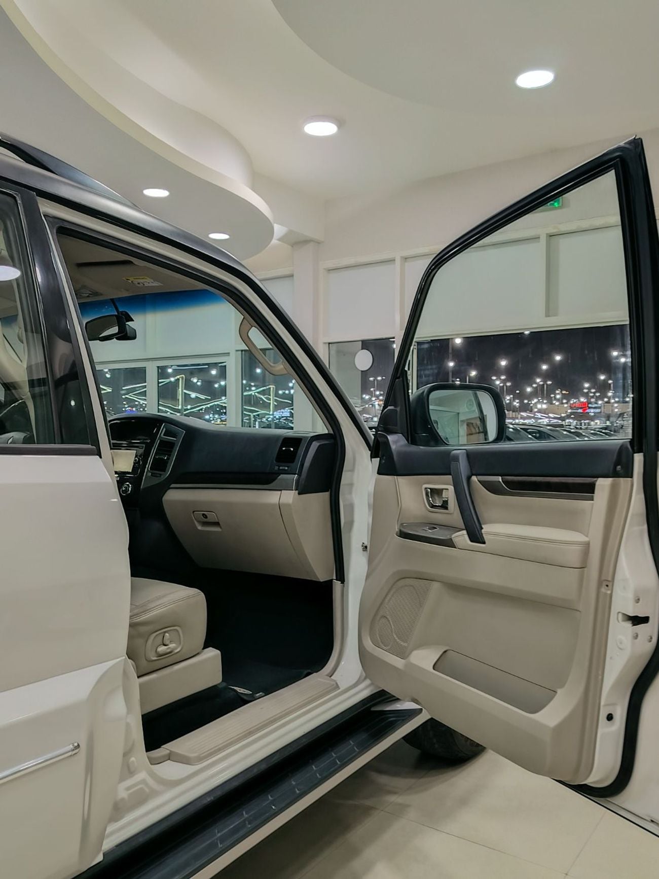 Mitsubishi Pajero GLS H/L PLATINUM PLUS
