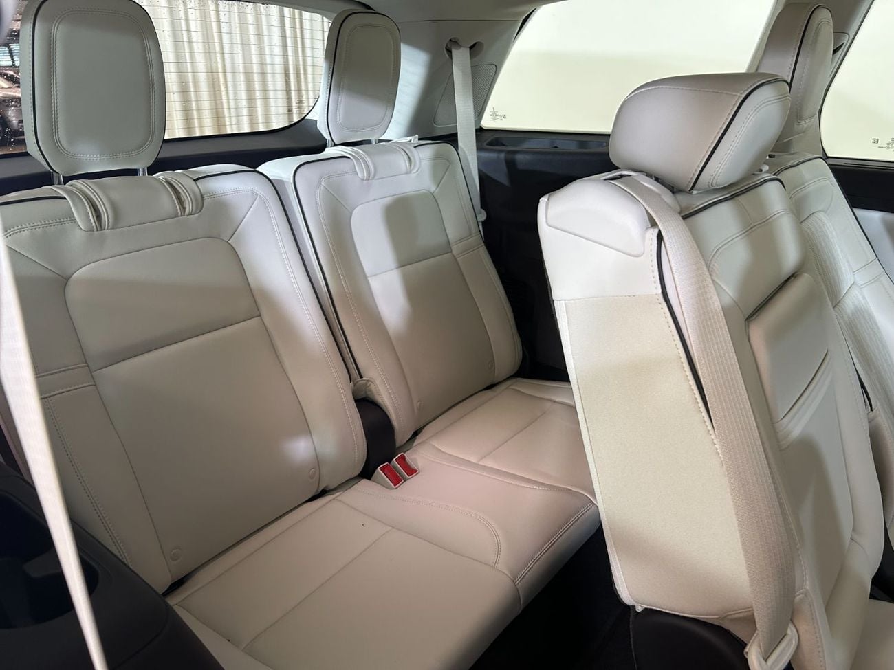 Lincoln Aviator PRESIDENTIAL AVI923/ AL TAYER MOTORS AL QOUZ SHOWROOM