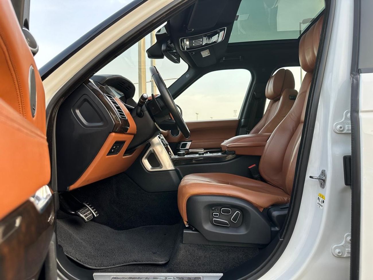 Land Rover Range Rover Range Rover SE_GCC_2015_Excellent Condition _Full option