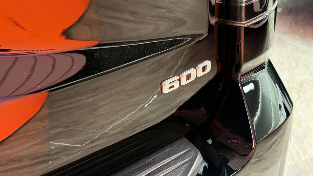 كاديلاك إسكالاد Cadillac Escalade 600 - 6 Seats - 2025