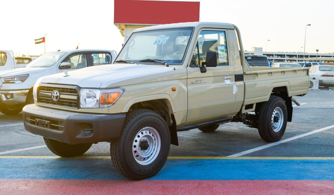 Toyota Land Cruiser Pick Up 4.0L V6 Petrol GCC Car with Differential Lock , Power window, Center Lock, 4/4,