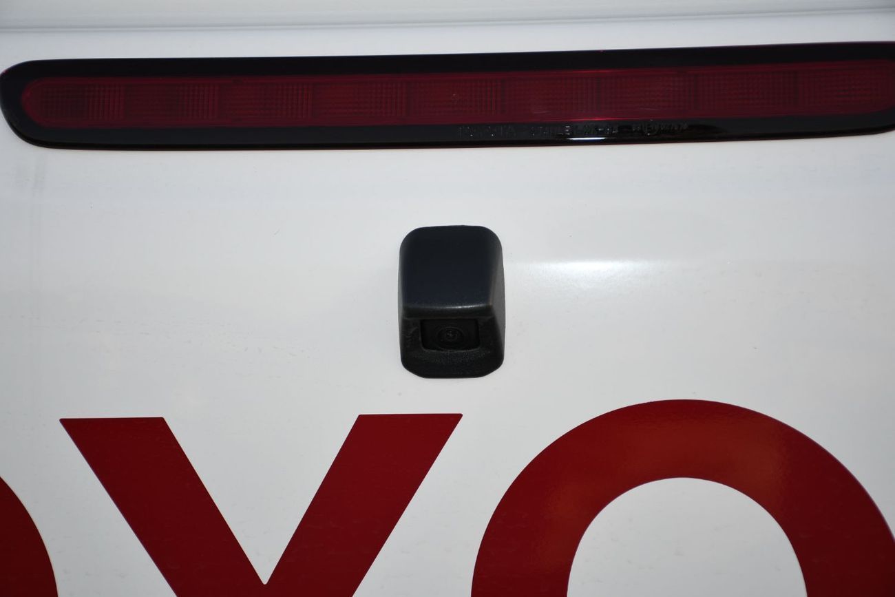 Toyota Hilux 2.7L V4 AT With Air Composer  Push Start Full Option