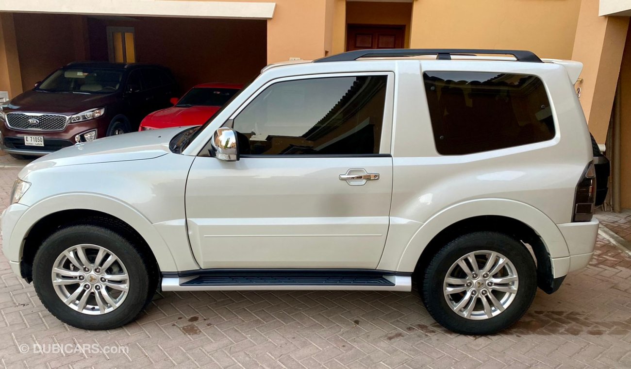 Mitsubishi Pajero GLS HIGHLINE IMMACULATE CONDITION 0501038827/0551398861