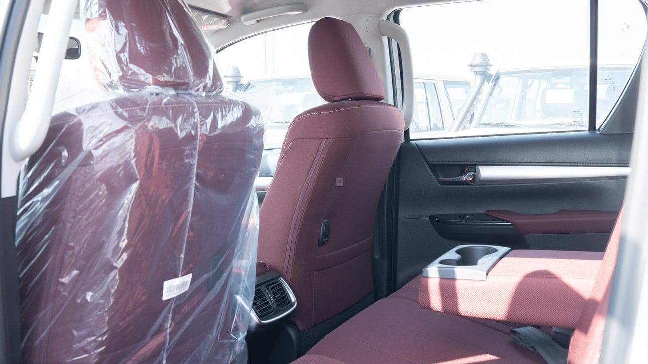 تويوتا هيلوكس SGLX GCC ECTKSA007 – 2026 Toyota Hilux Double Cab Pick Up – 2.7L Petrol Manual 4wd – White with Red I
