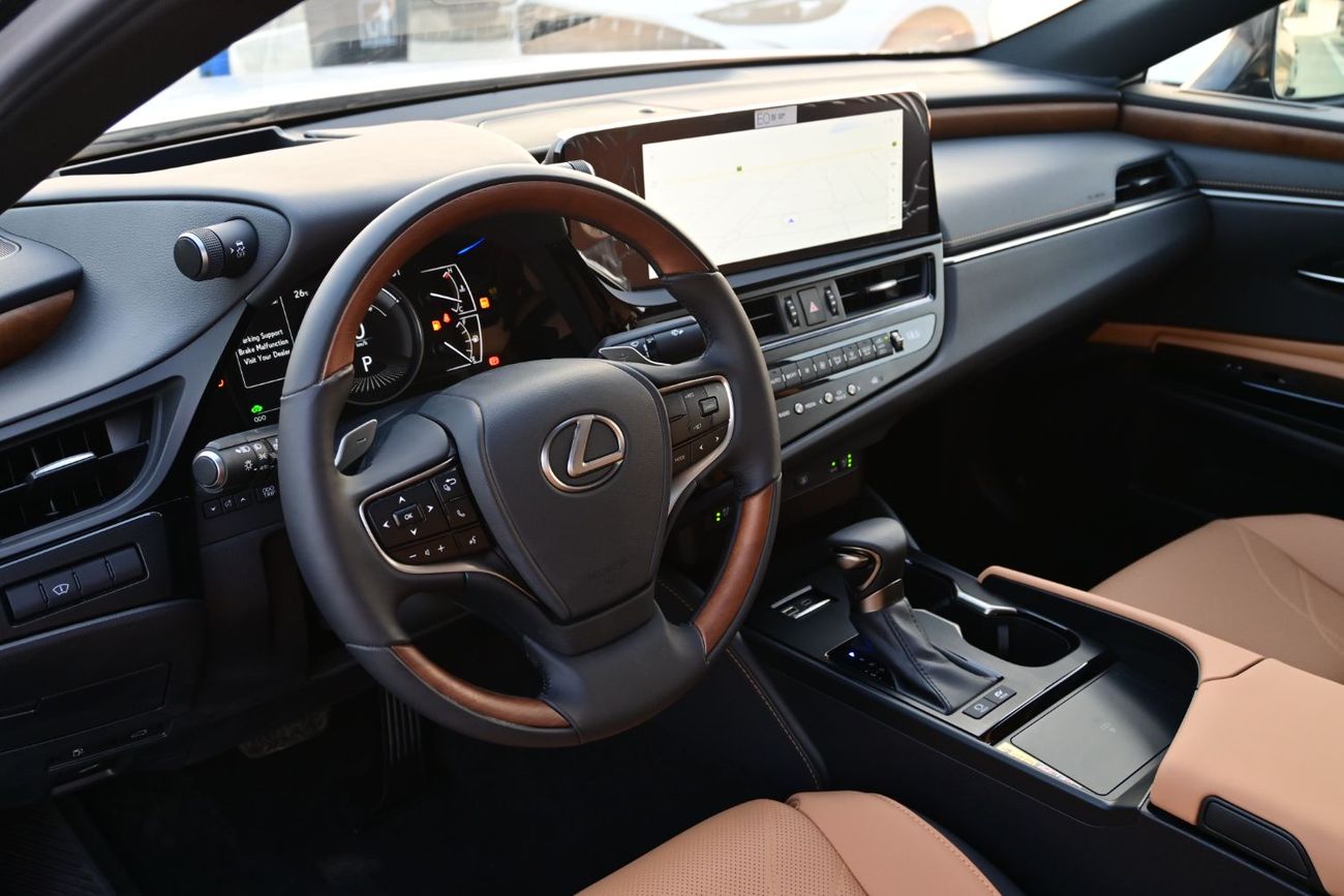 Lexus ES300h Lexus ES300H 2.5L Hybrid, Color Black Model 2024