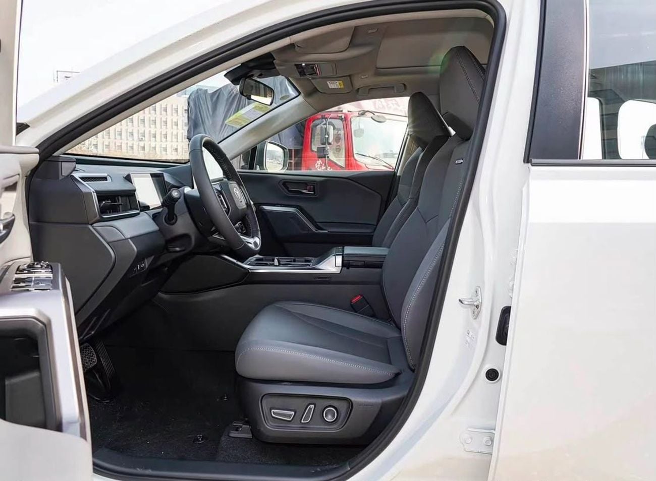 تويوتا راف ٤ 2.5L Hybrid AWD Luxury Edition