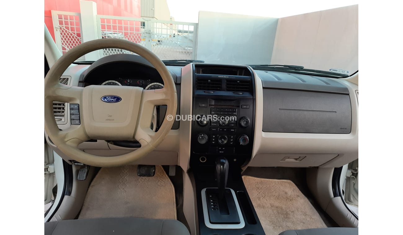 فورد إيسكاب فورد اسكيب موديل ٢٠١٢ خليجي بحالة ممتازة