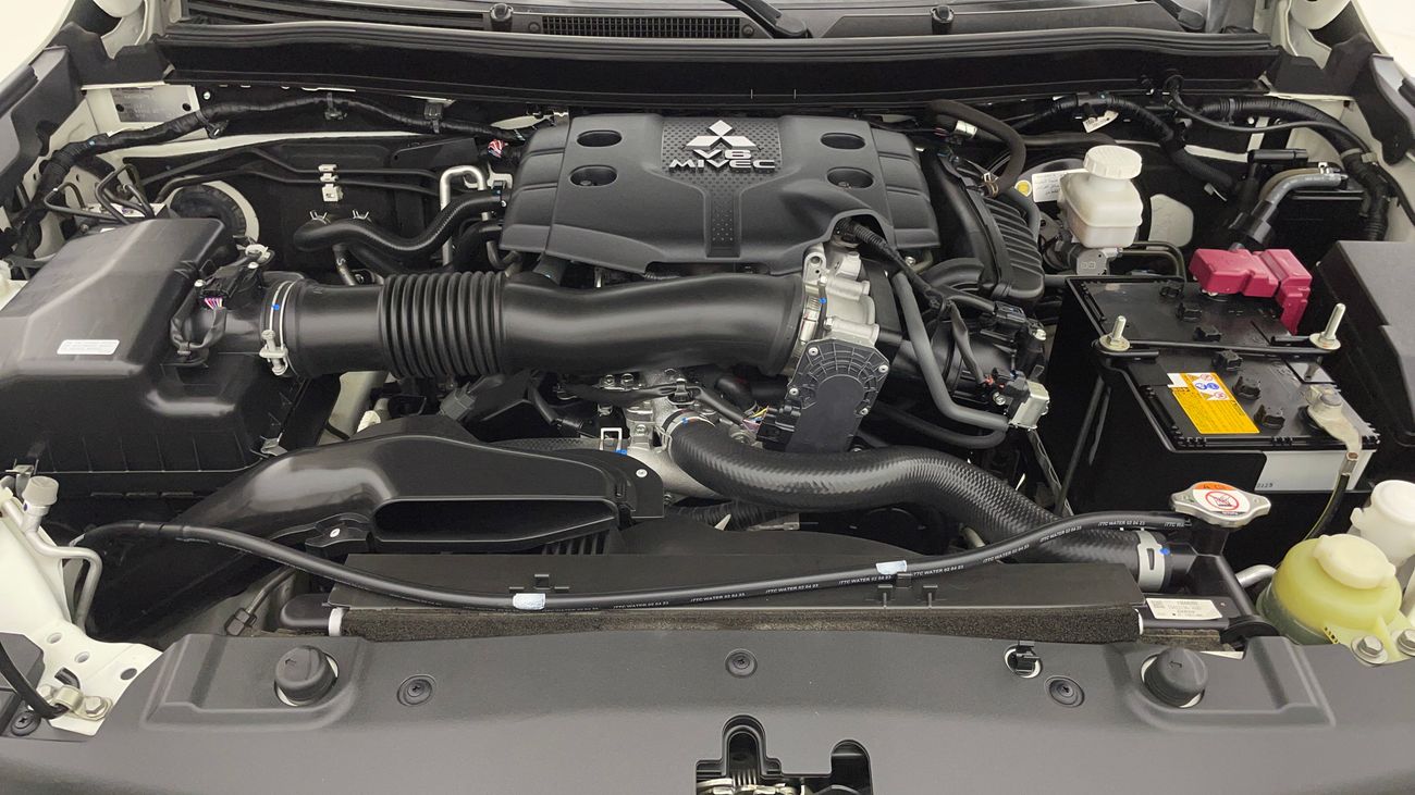 ميتسوبيشي مونتيرو سبورت GLS MIDLINE 3 | بدون دفعة مقدمة | اختبار القيادة في المنزل