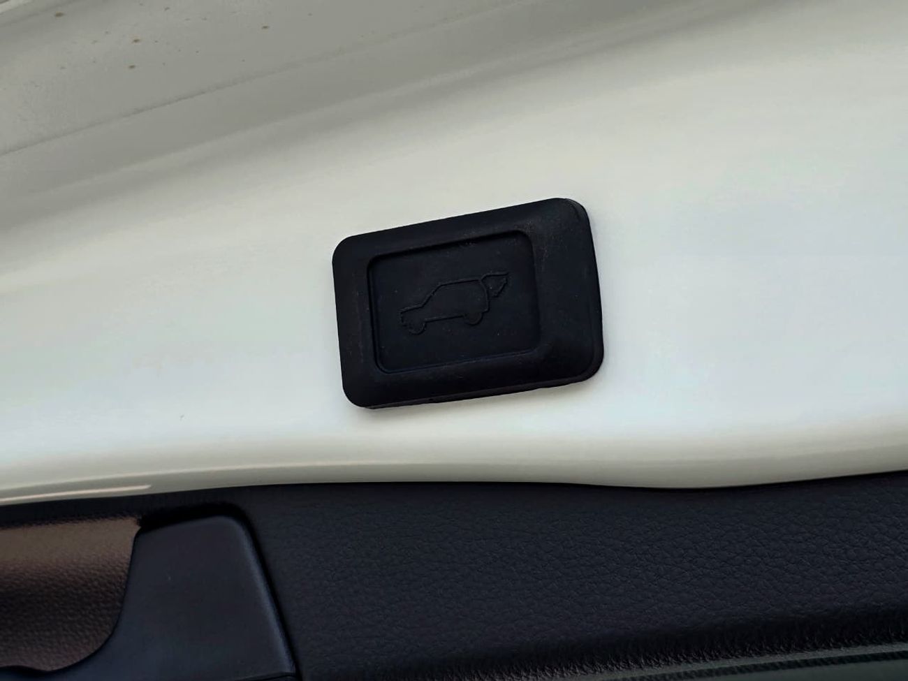 Toyota RAV4 TOYOTA RAV4 2.5 HEV - LIMITED OPTION - WITHOUT RADAR - 2025 MODEL - WHITE INSIDE BLACK - GCC SPECS