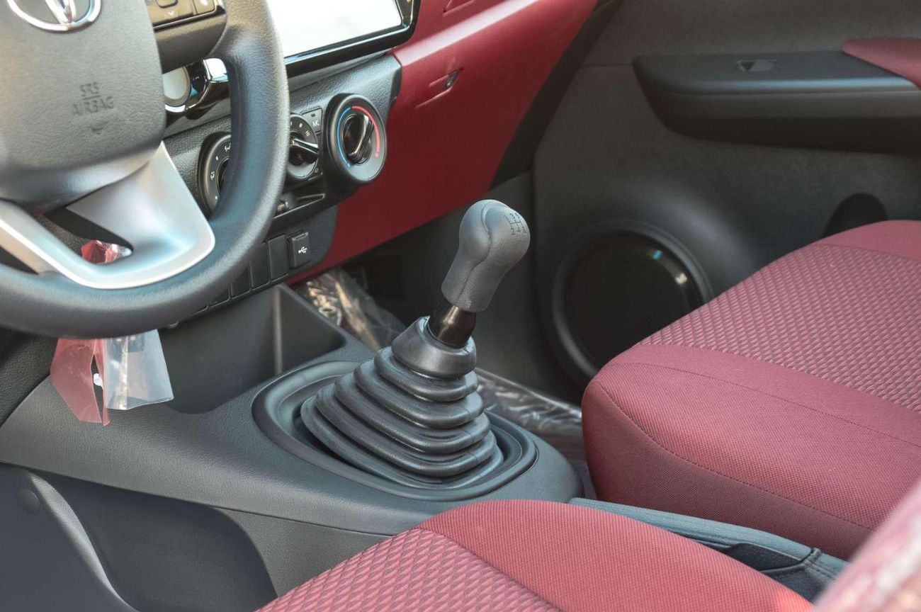 تويوتا هيلوكس TOYOTA HILUX 2.7L 4WD PETROL MT SC PICKUP 2026