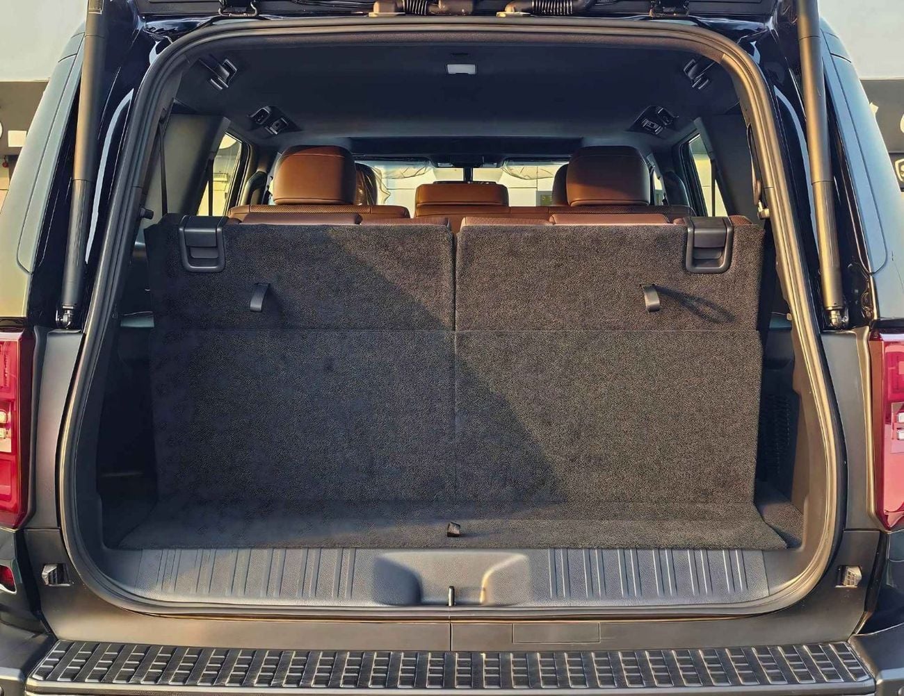 تويوتا برادو ADVENTURE TURBO / 2.4L V4 PETROL / MID OPTION / DRIVER POWER SEATS (CODE # PR24S2)