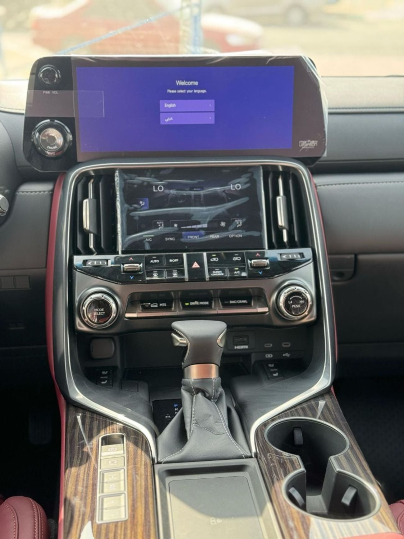 لكزس LX 600 3.5L SIGNATURE PETROL A/T 7 SEATER FULL OPTION