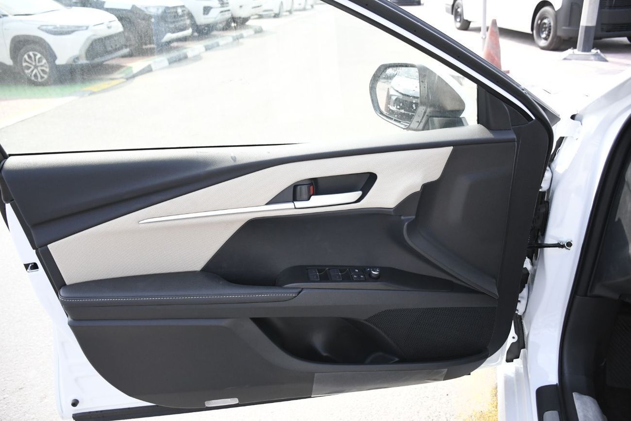 تويوتا كامري 2.5L LE HEV With Panoramic (Ready Stock)