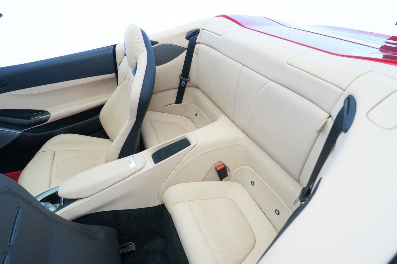 فيراري بورتوفينو STD (3.9L · 8 Cyl · Automatic · Petrol · Convertible · Rear Wheel Drive · 4 Seats · 2 Door)