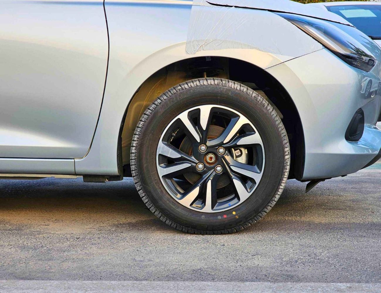 سوزوكي سويفت GLX / 1.2L PETROL A/T / PUSH START / REAR CAMERA / REAR PARKING SENSOR  (CODE # GLX)